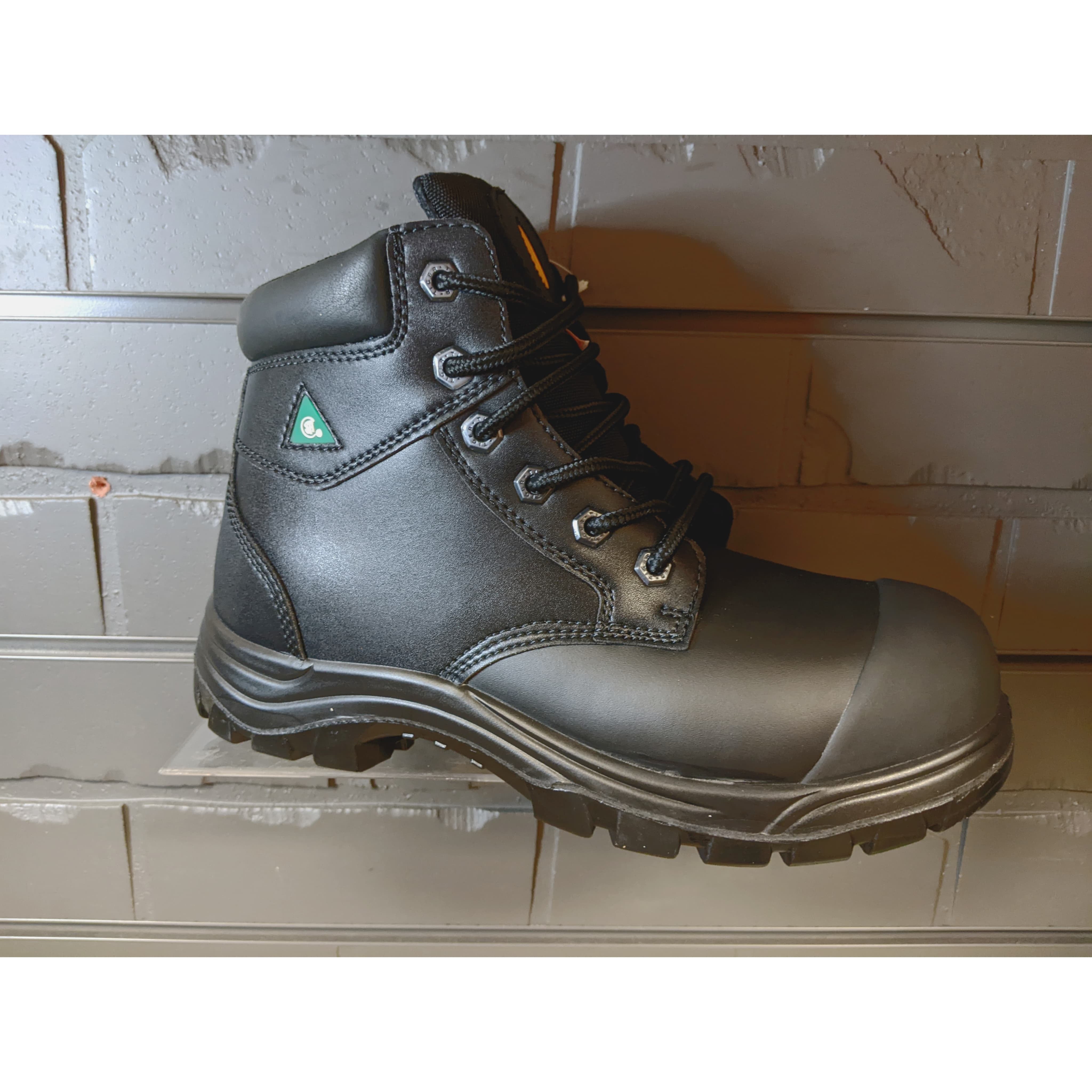 Safety boots store green triangle