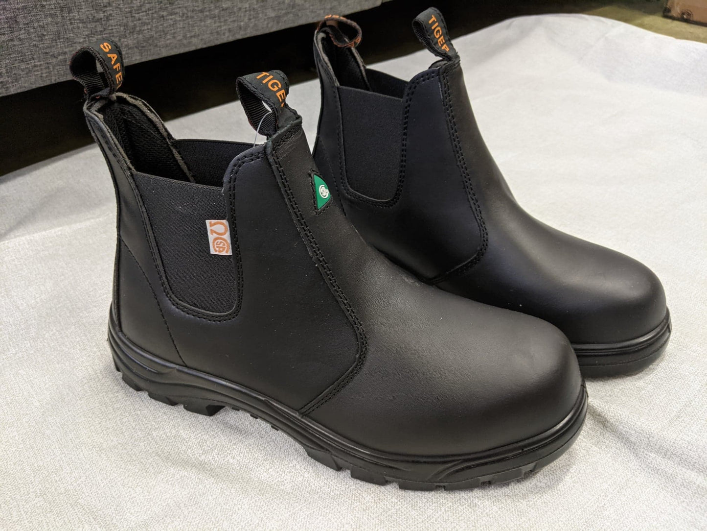 Light-weight Men's CSA Certified Steel Toe Boot 5925B