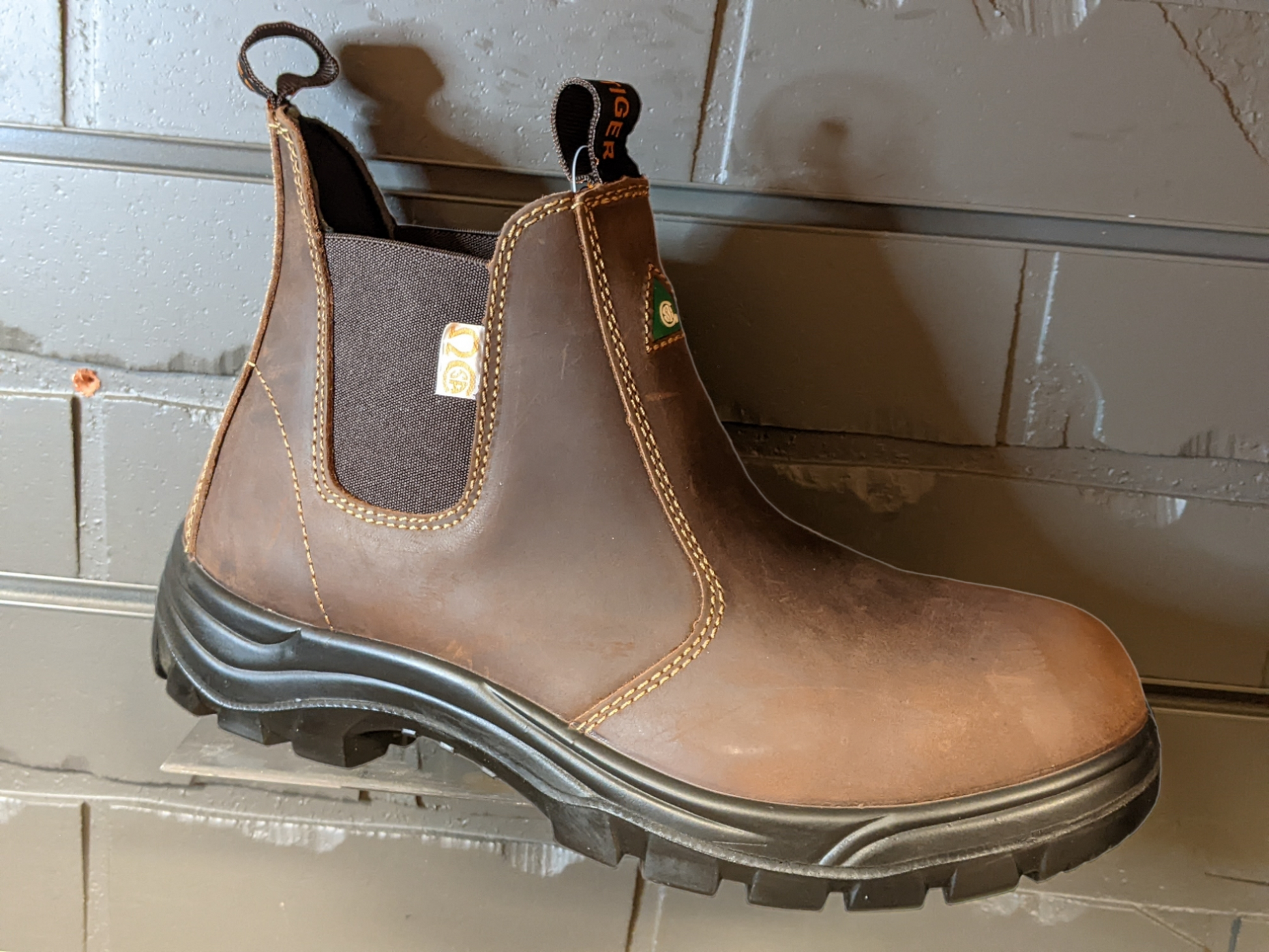 Light weight Men s CSA Certified Steel Toe Boot 5925B Top Buy